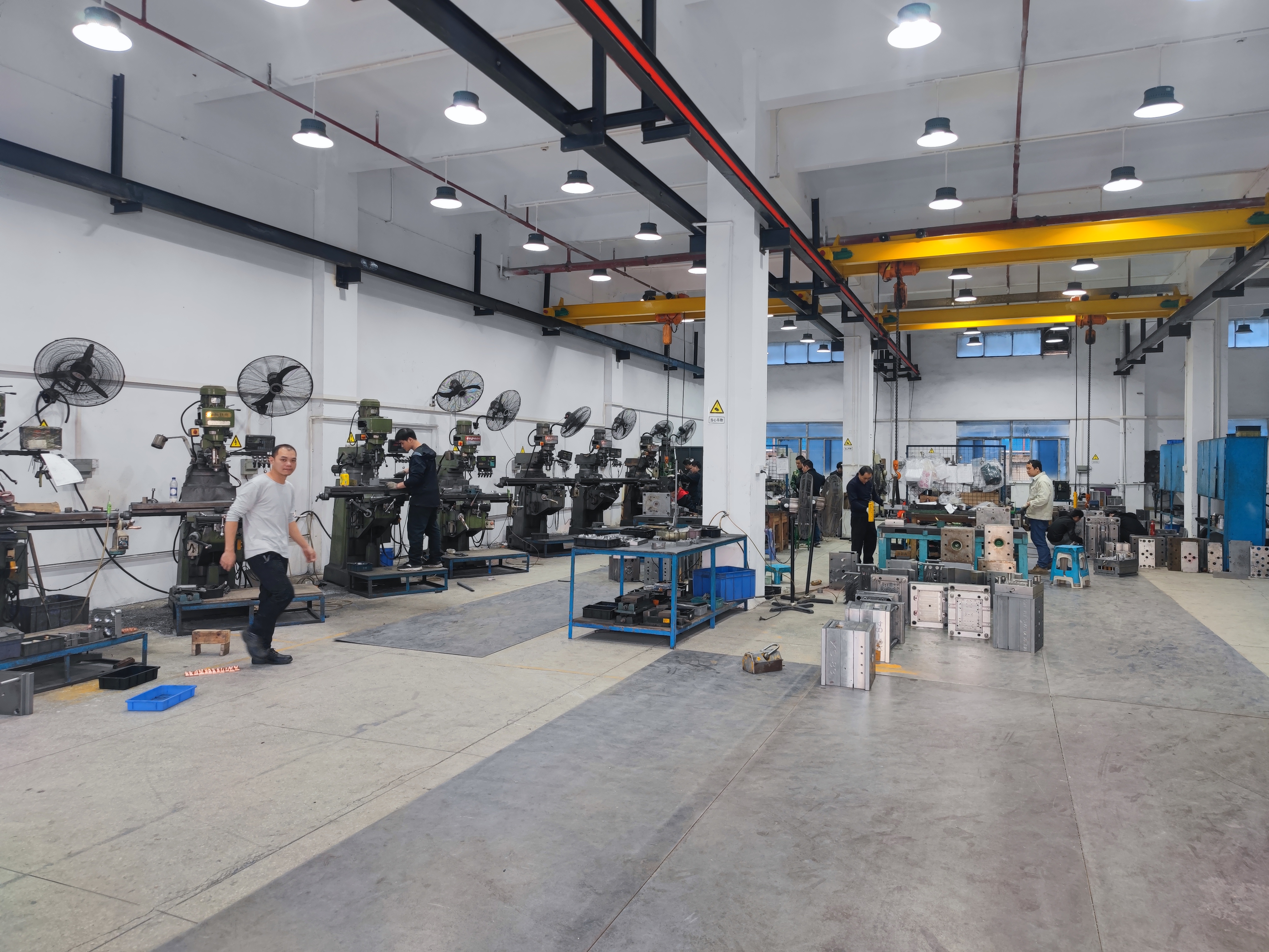 工厂生产车间全景